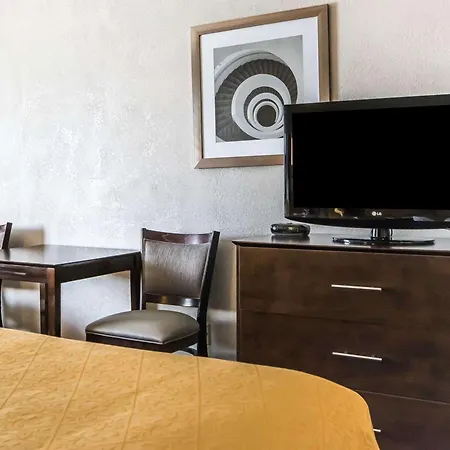 Quality Inn & Suites University-Airport-3
