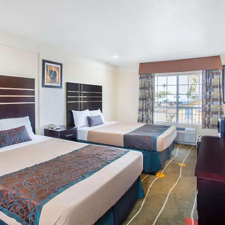 Travelodge By Wyndham Fresno Yosemite Area-3