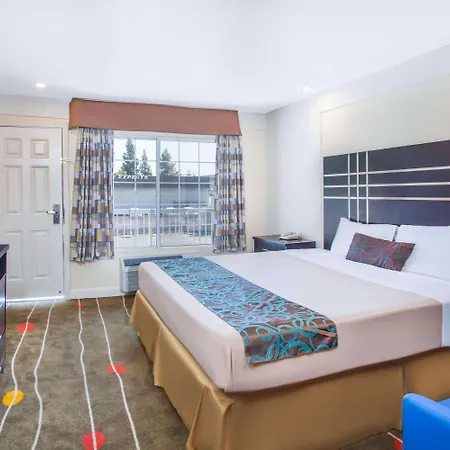 Travelodge By Wyndham Fresno Yosemite Area-2