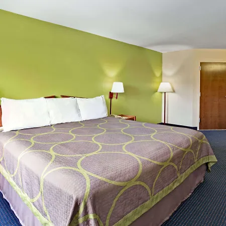 Super 8 By Wyndham Louisville/Expo Center-2