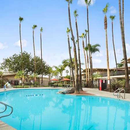 Ramada By Wyndham San Diego North Hotel & Conference Center-3