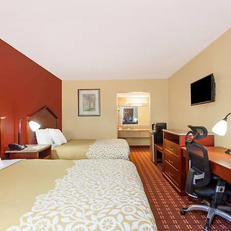 Days Inn By Wyndham Columbia-3