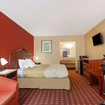 Days Inn By Wyndham Columbia-2
