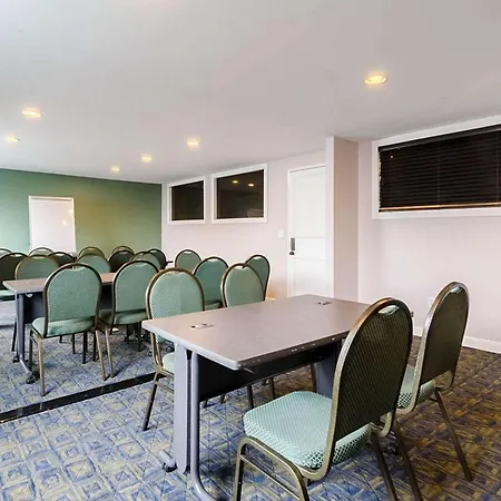 Rodeway Inn & Suites Williamsburg Central-3