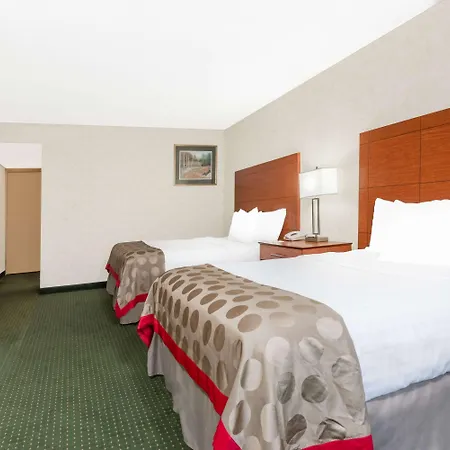 Ramada By Wyndham Lexington North Hotel & Conference Center-2