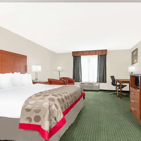 Ramada By Wyndham Lexington North Hotel & Conference Center-3