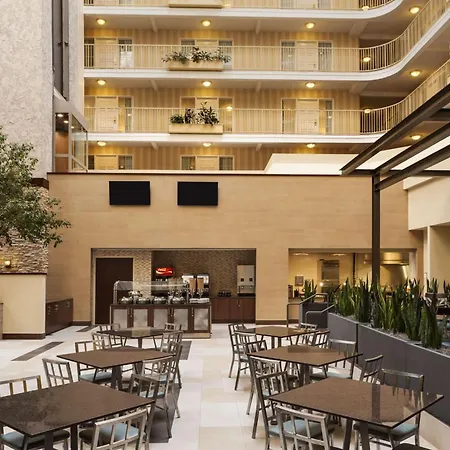 Embassy Suites By Hilton Dallas Market Center-3