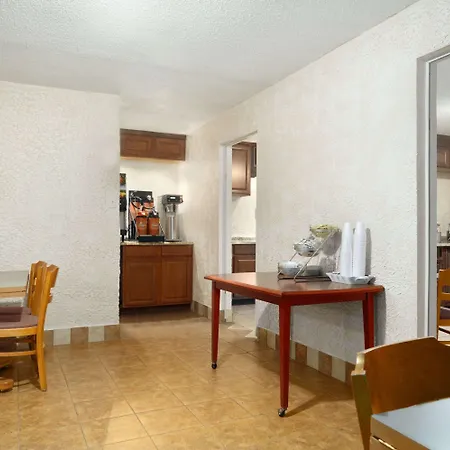 Days Inn By Wyndham Brunswick/St. Simons Area-3