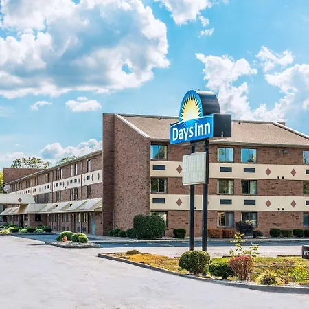 Days Inn By Wyndham Hurstbourne-3