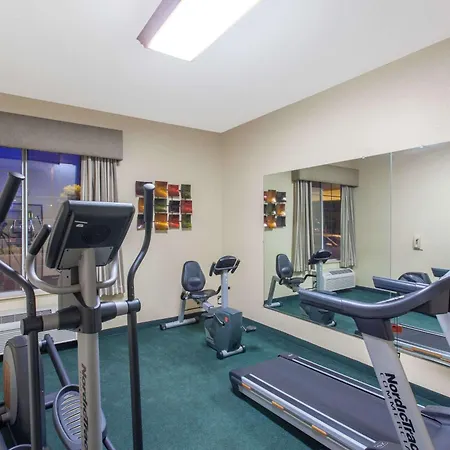 Ramada By Wyndham Fresno Northwest-3