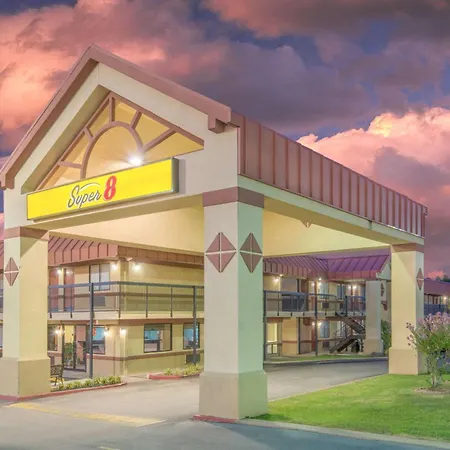 Super 8 By Wyndham Tulsa - Route 66-3
