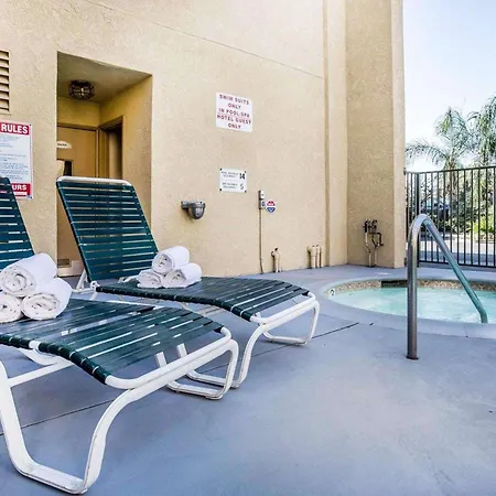 California Inn And Suites Bakersfield-2