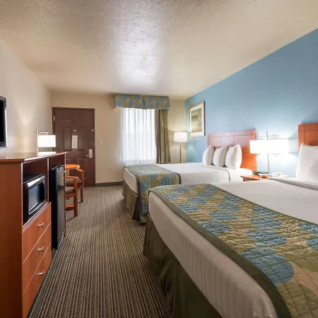 Ramada By Wyndham Louisville North-2