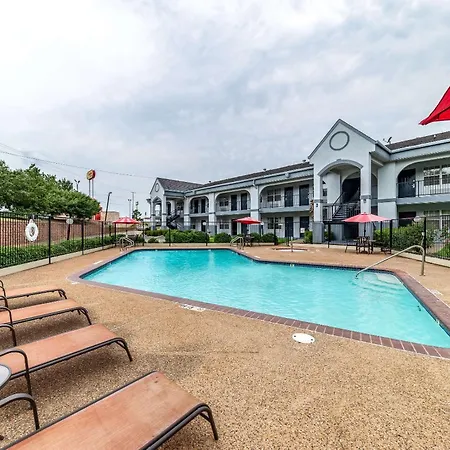 Quality Inn & Suites Canton-2