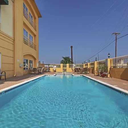 La Quinta By Wyndham Livingston-2
