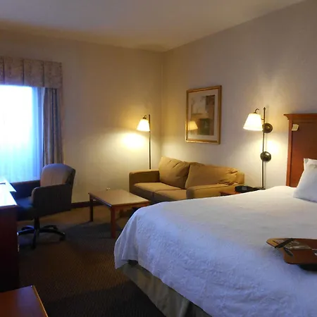 Hampton Inn Columbus-International Airport-3