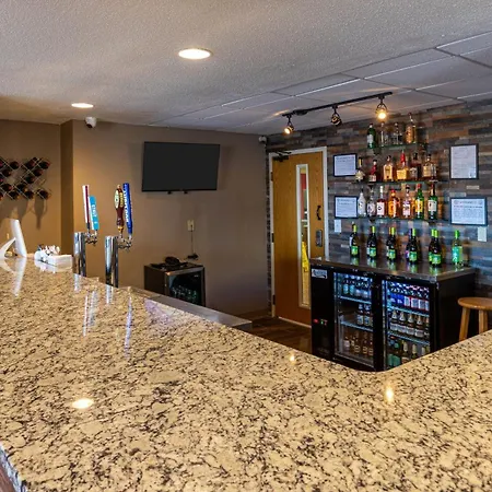 Ramada By Wyndham Columbus North-2