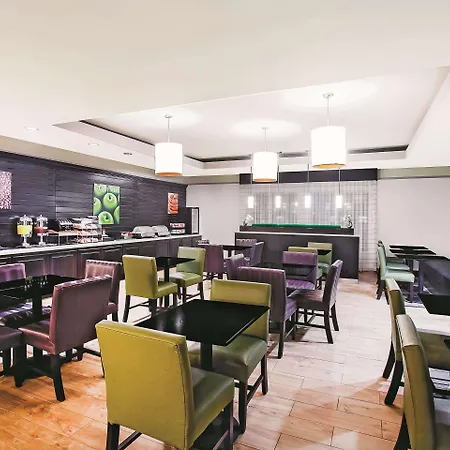 La Quinta Inn & Suites Beaumont West-2