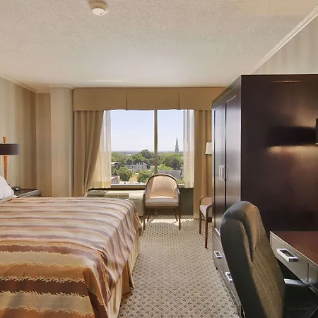 Ramada By Wyndham Augusta Downtown Hotel & Conference Center-3