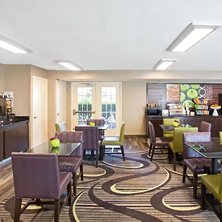 La Quinta Inn By Wyndham San Marcos-2
