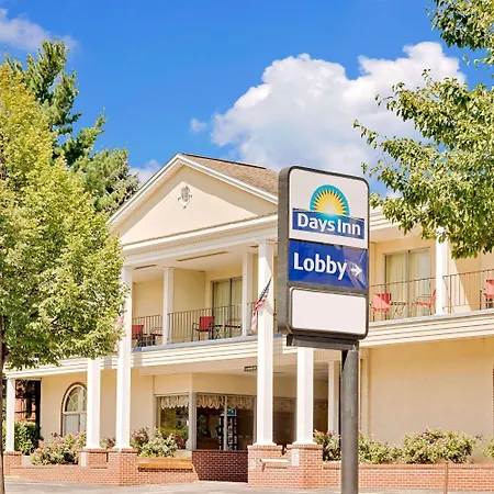 Days Inn By Wyndham Waynesboro-3