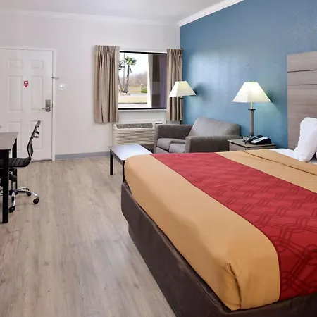 Econo Lodge Inn & Suites Port Arthur Near Sabine Pass-3