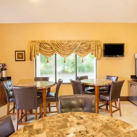 Travelodge By Wyndham Fort Myers Airport-2