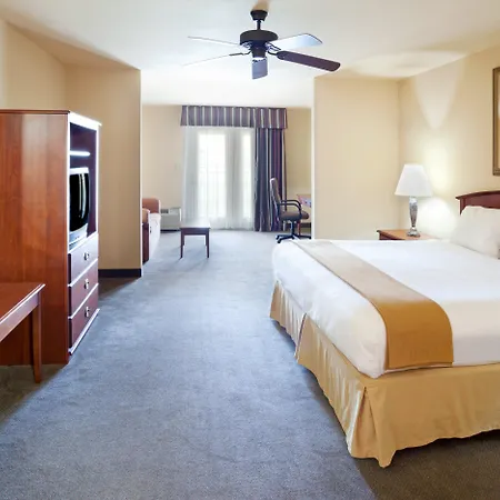 Holiday Inn Express & Suites Kerrville-2