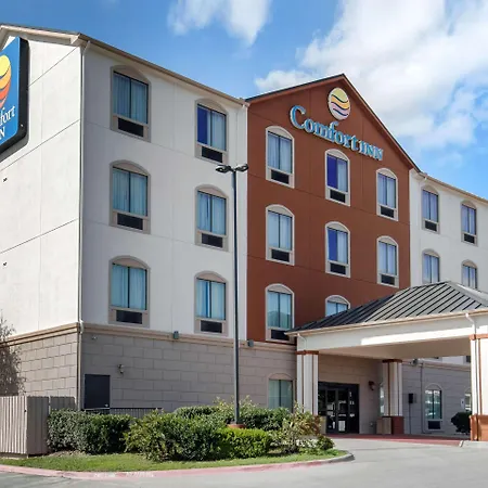 Comfort Inn Near Unt-3