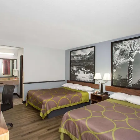 Super 8 By Wyndham Naples-2