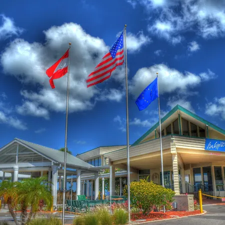 Best Western Plus Yacht Harbor Inn-3