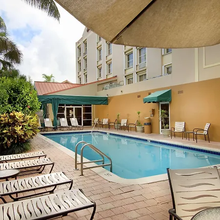 Hampton Inn & Suites Fort Lauderdale Airport-3