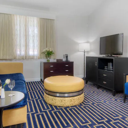 Best Western Plus Palm Court Hotel-3