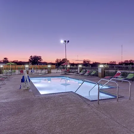 Holiday Inn Express Carrizo Springs-2