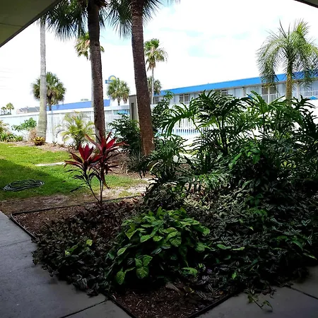 Days Inn By Wyndham Titusville Kennedy Space Center-2