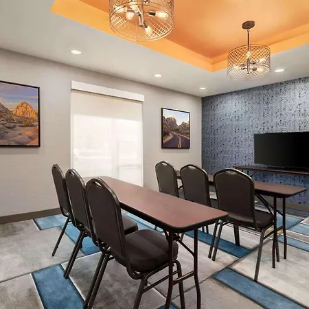 La Quinta Inn & Suites By Wyndham San Bernardino-2