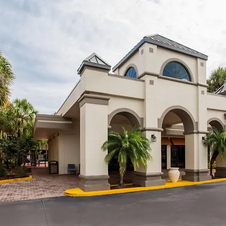 Days Inn & Suites By Wyndham Orlando Airport-2