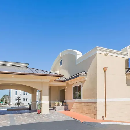 Days Inn By Wyndham Pensacola - Historic Downtown-3