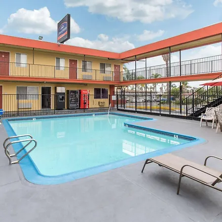 Howard Johnson Suites By Wyndham San Diego Chula Vista Bayfront-3