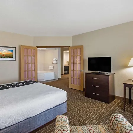 Comfort Inn & Suites Sarasota I75-2