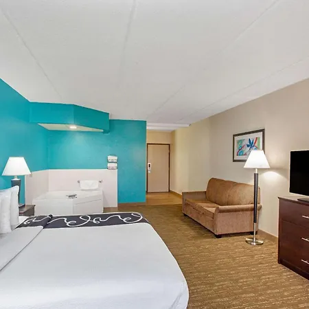 Comfort Inn & Suites Sarasota I75-3