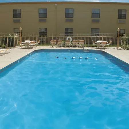 La Quinta Inn By Wyndham Moline Airport-2