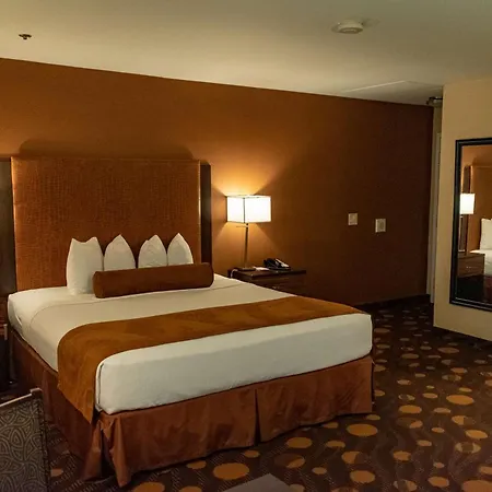 Best Western Plus Suites Hotel Coronado Island-3