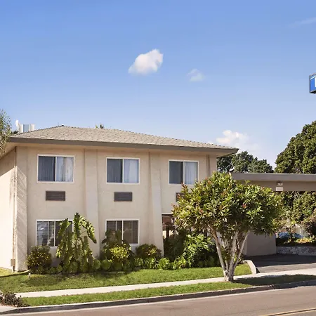 Days Inn By Wyndham Oceanside-2