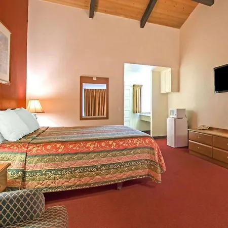 Rodeway Inn Fallbrook Downtown-3