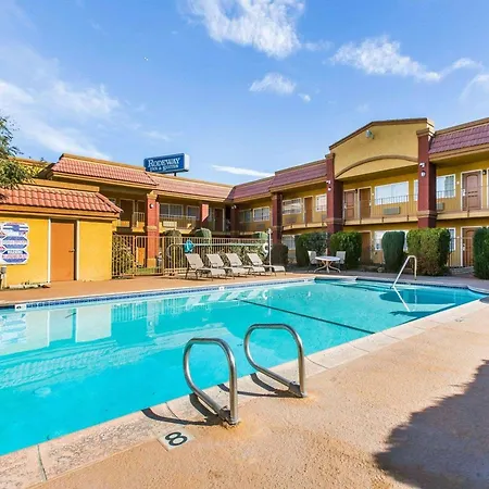 Rodeway Inn & Suites Corona-3