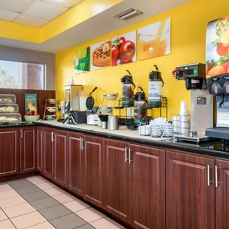 Quality Inn Sarasota North Near Lido Key Beach-3