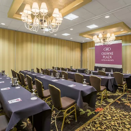 Ramada By Wyndham Cleveland Independence-3