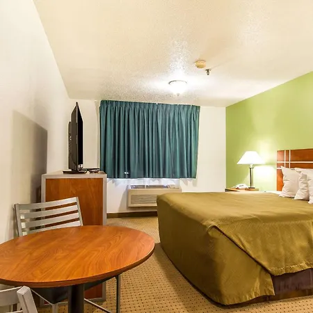 Econo Lodge Inn & Suites Pekin - Peoria Area-3