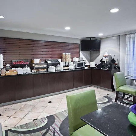 La Quinta By Wyndham Cleveland Macedonia-3